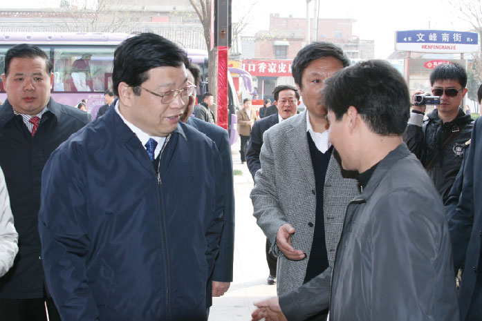 2010年安阳市原市委书记张广智、市长马林青莅临itb8888通博总部视察工作